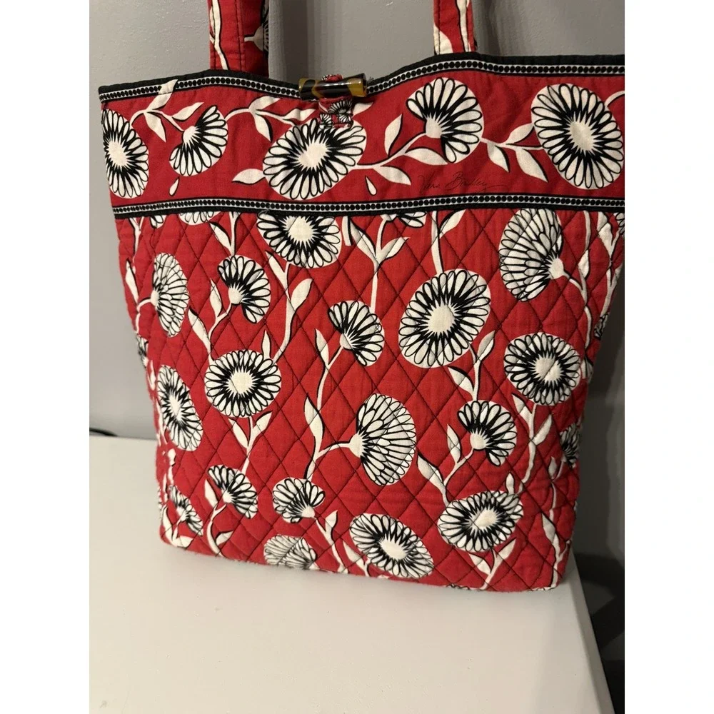 Vera‎ Bradley Deco Daisy Red Purse/Tote/Bag Roomy interior, perfect Boho/Chic